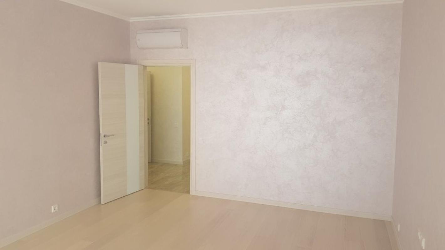 Long term rent 3 bedroom-(s) apartment Klovskyi Descent 7