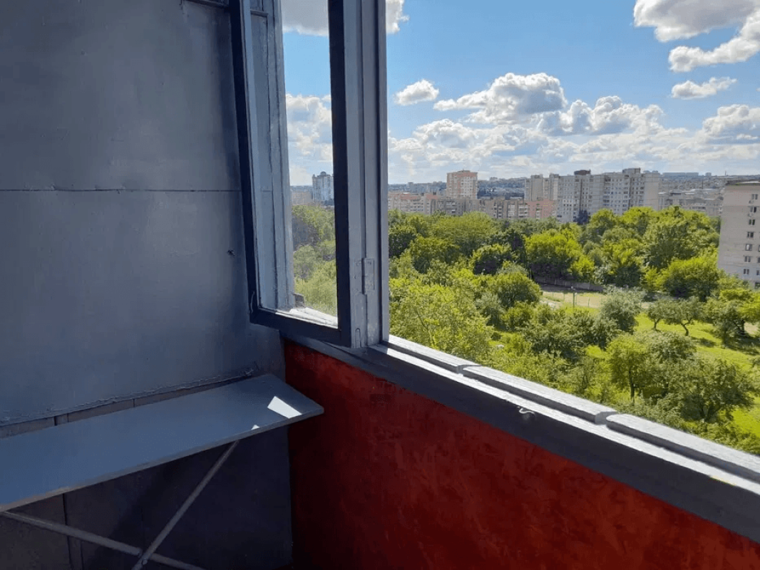 Продаж 3 кімнатної квартири 61 кв. м, Новгородська вул. 4а