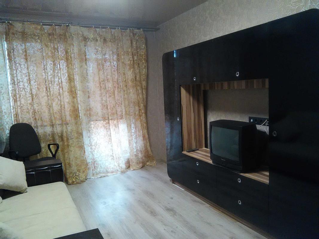 Long term rent 2 bedroom-(s) apartment Traktorobudivnykiv Avenue 63
