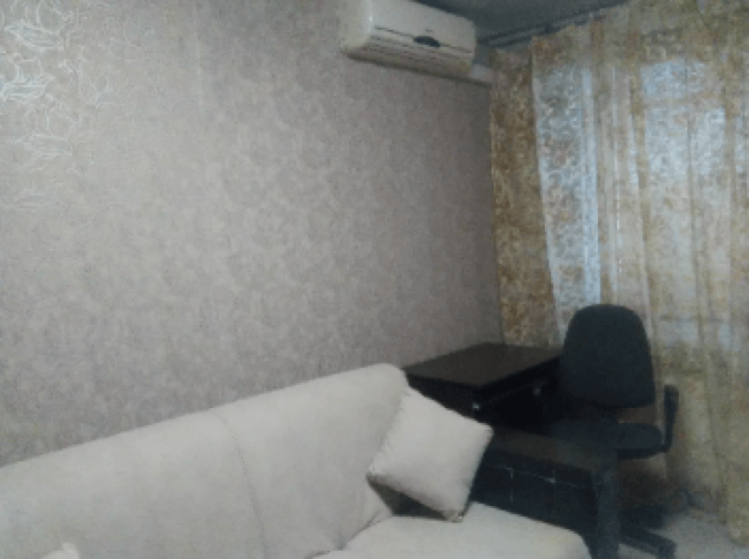 Long term rent 2 bedroom-(s) apartment Traktorobudivnykiv Avenue 63