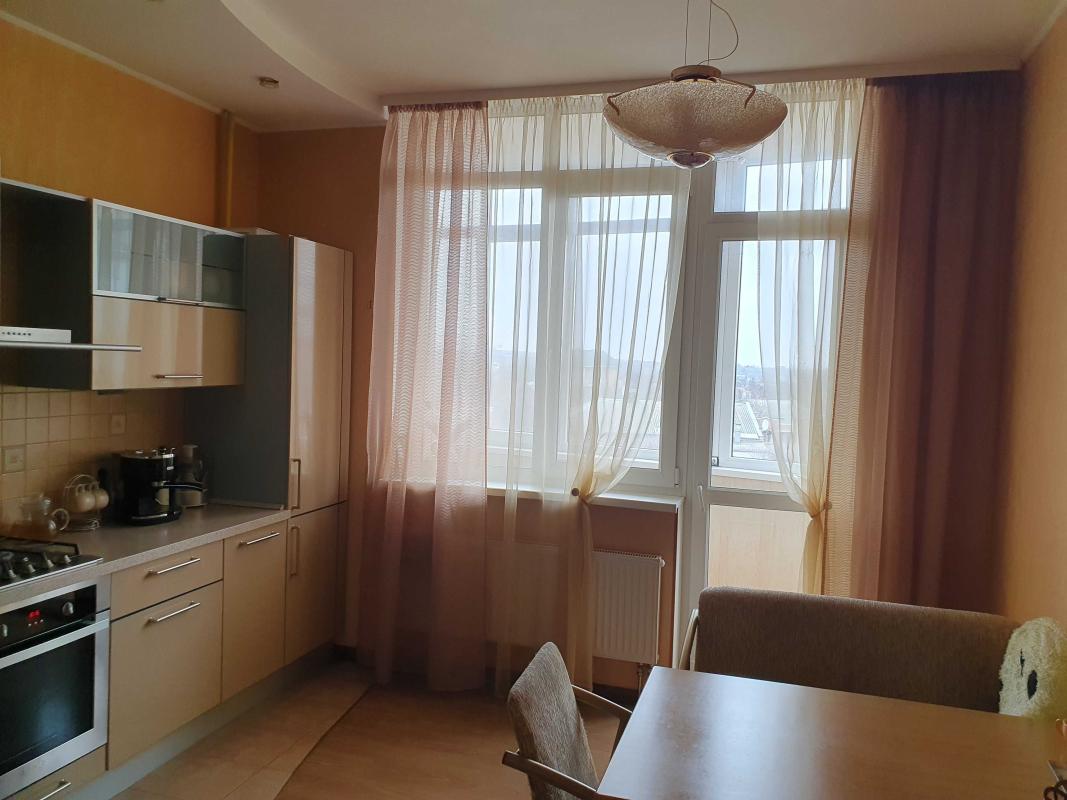 Продаж 4 кімнатної квартири 153 кв. м, Петра Болбочана вул. (Клапцова) 52