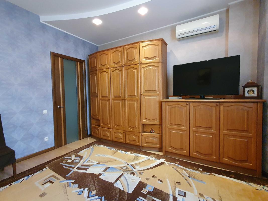 Продажа 4 комнатной квартиры 153 кв. м, Петра Болбочана ул. (Клапцова) 52
