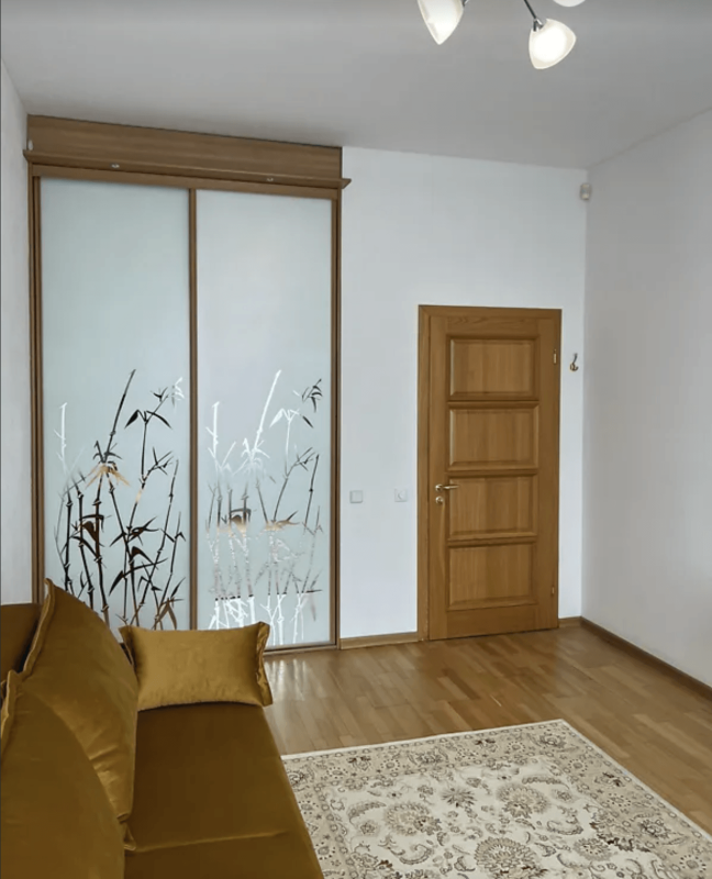 Long term rent 3 bedroom-(s) apartment Lysenka Street 2а