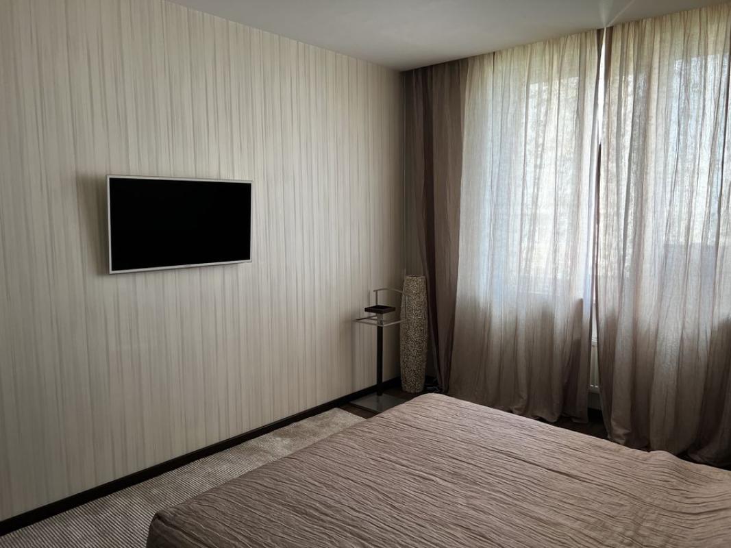 Long term rent 2 bedroom-(s) apartment Yevhena Konovaltsia Street (Schorsa Street) 32г