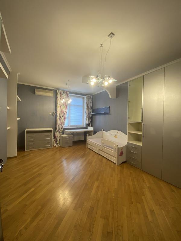 Long term rent 4 bedroom-(s) apartment Staronavodnytska Street 13