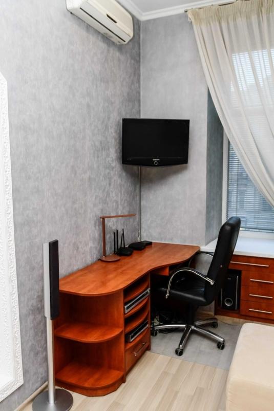 Long term rent 2 bedroom-(s) apartment Saksahanskoho Street 131а