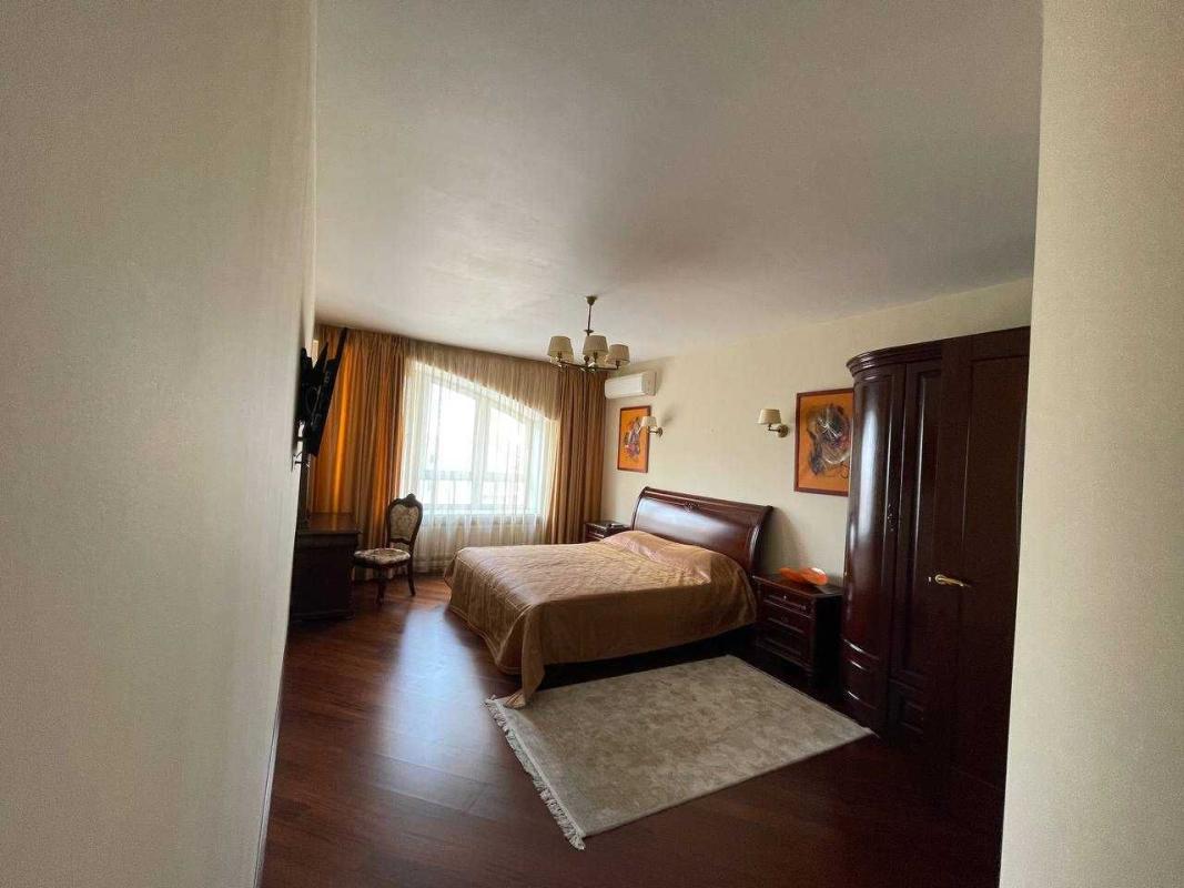 Long term rent 3 bedroom-(s) apartment Irynynska Street 5/24