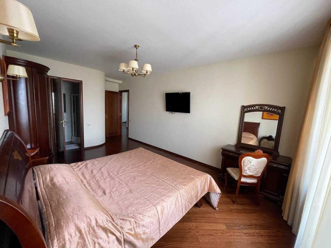 Long term rent 3 bedroom-(s) apartment Irynynska Street 5/24
