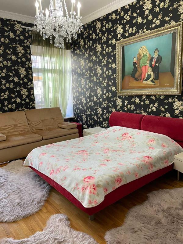 Long term rent 4 bedroom-(s) apartment Volodymyrska Street 37