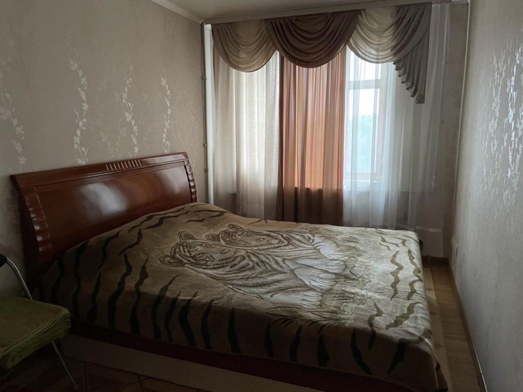 Продаж 2 кімнатної квартири 56 кв. м, Москалівська вул. (Жовтневої Революції) 9