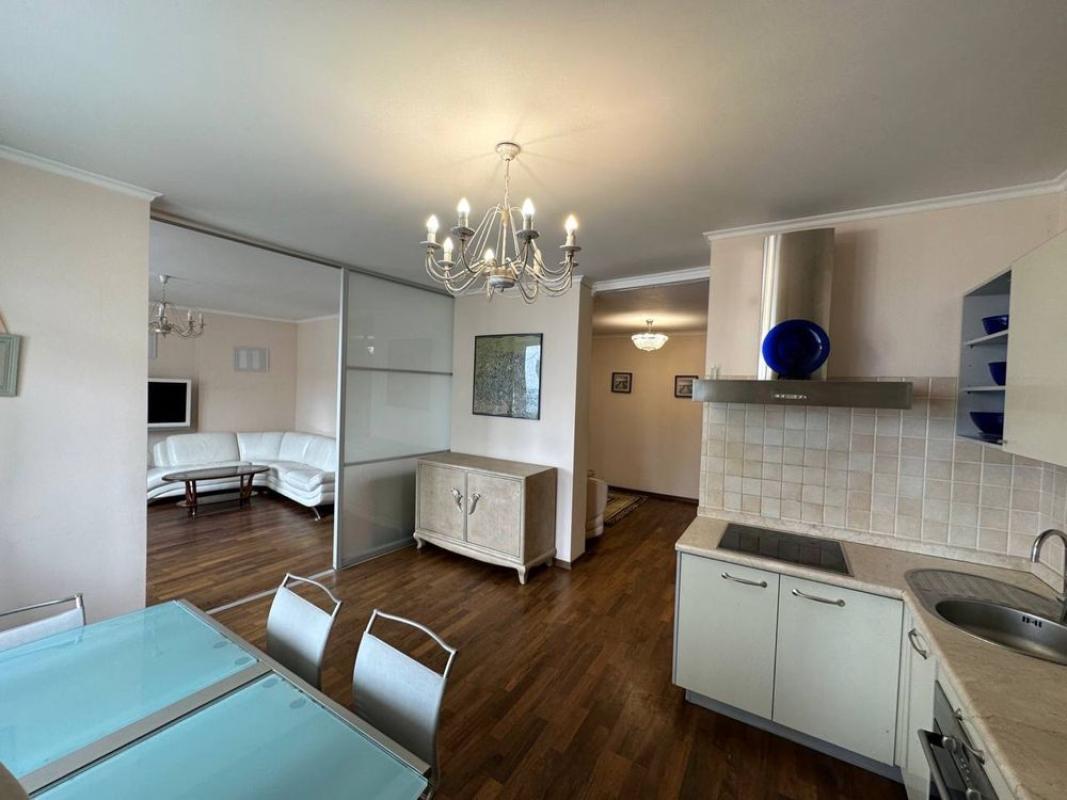 Long term rent 3 bedroom-(s) apartment Urlivska Street 11А