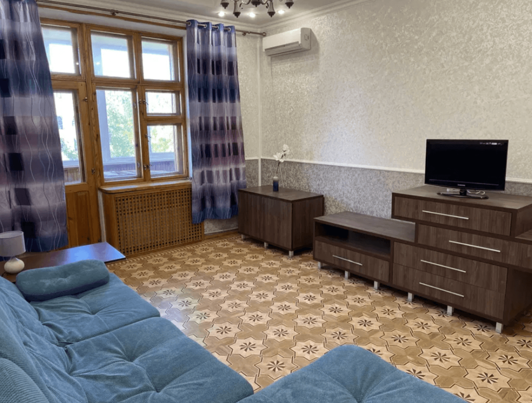 Long term rent 3 bedroom-(s) apartment Nezalezhnosti avenue (Pravdy Avenue) 7 (п24-п26)