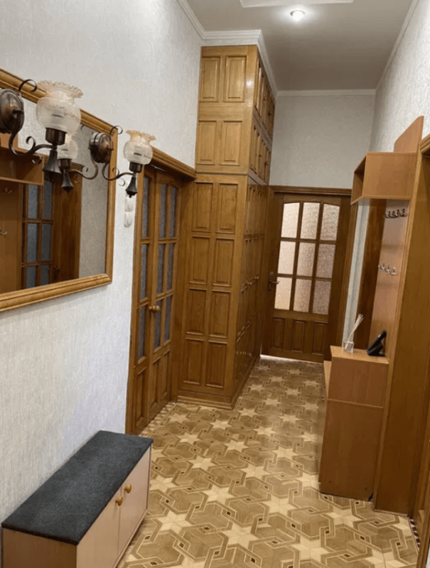 Long term rent 3 bedroom-(s) apartment Nezalezhnosti avenue (Pravdy Avenue) 7 (п24-п26)