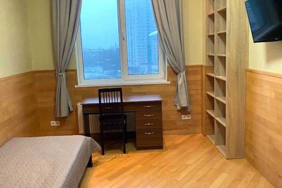 Long term rent 2 bedroom-(s) apartment Andriia Verkhohliada Street (Mykhaila Drahomyrova Street) 2а