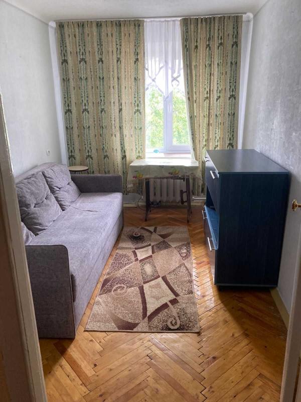 Long term rent 3 bedroom-(s) apartment Novhorodska Street 4