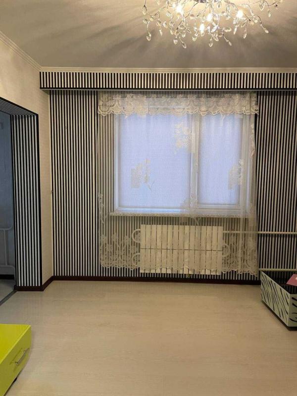 Продаж 3 кімнатної квартири 69 кв. м, Гвардійців-Широнінців вул. 28б