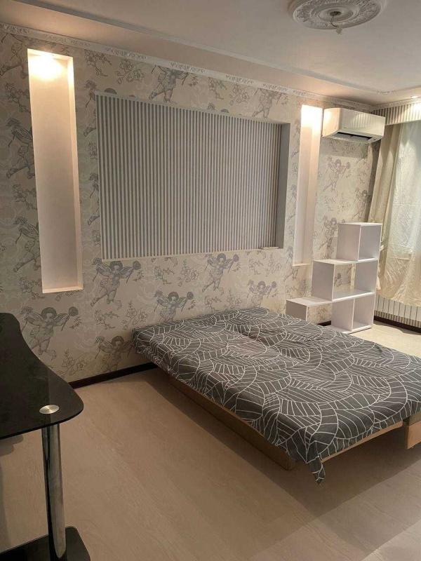 Sale 3 bedroom-(s) apartment 69 sq. m., Hvardiytsiv-Shyronintsiv Street 28б