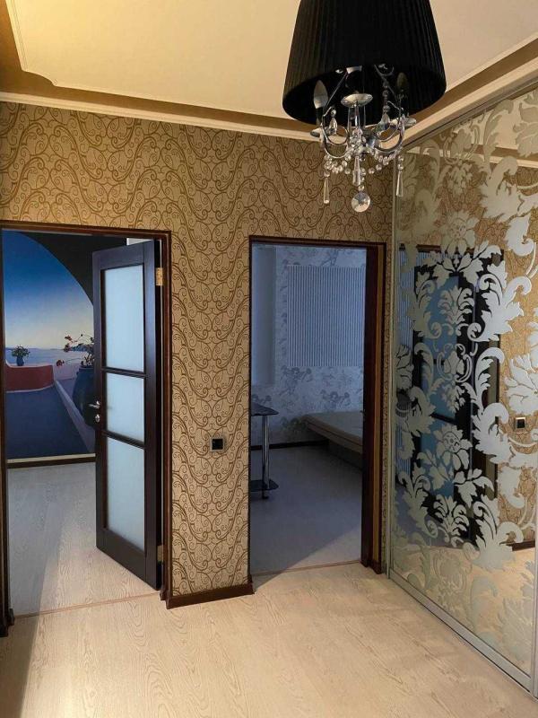 Sale 3 bedroom-(s) apartment 69 sq. m., Hvardiytsiv-Shyronintsiv Street 28б