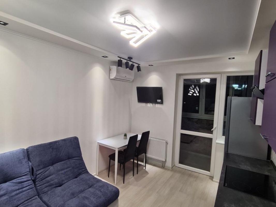 Продаж 2 кімнатної квартири 42 кв. м, Драгоманова вул. 6Б