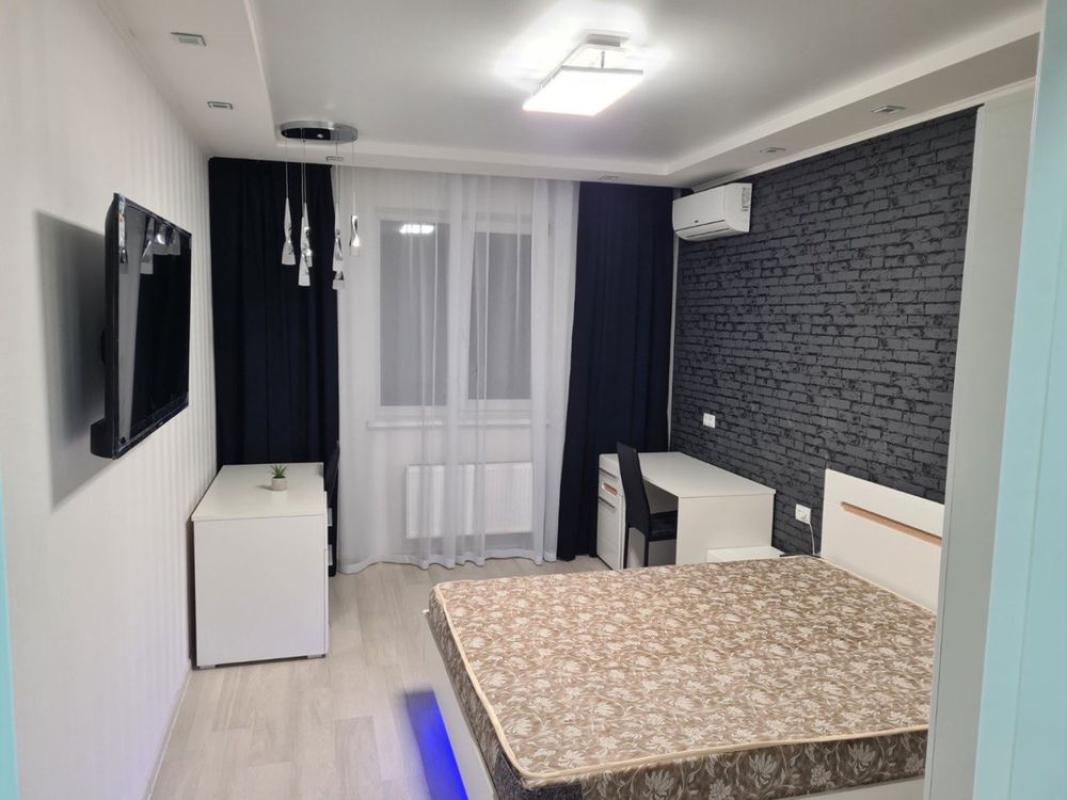 Sale 2 bedroom-(s) apartment 42 sq. m., Drahomanova Street 6Б