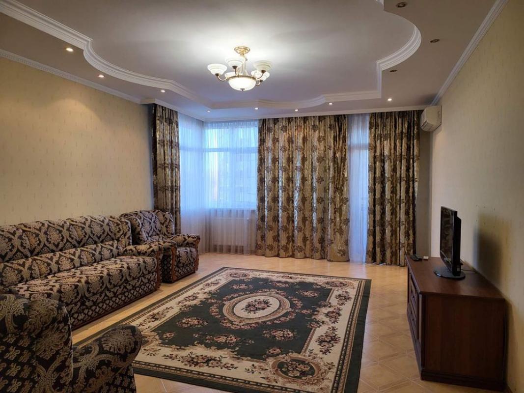 Sale 3 bedroom-(s) apartment 127 sq. m., Staronavodnytska Street 6Б