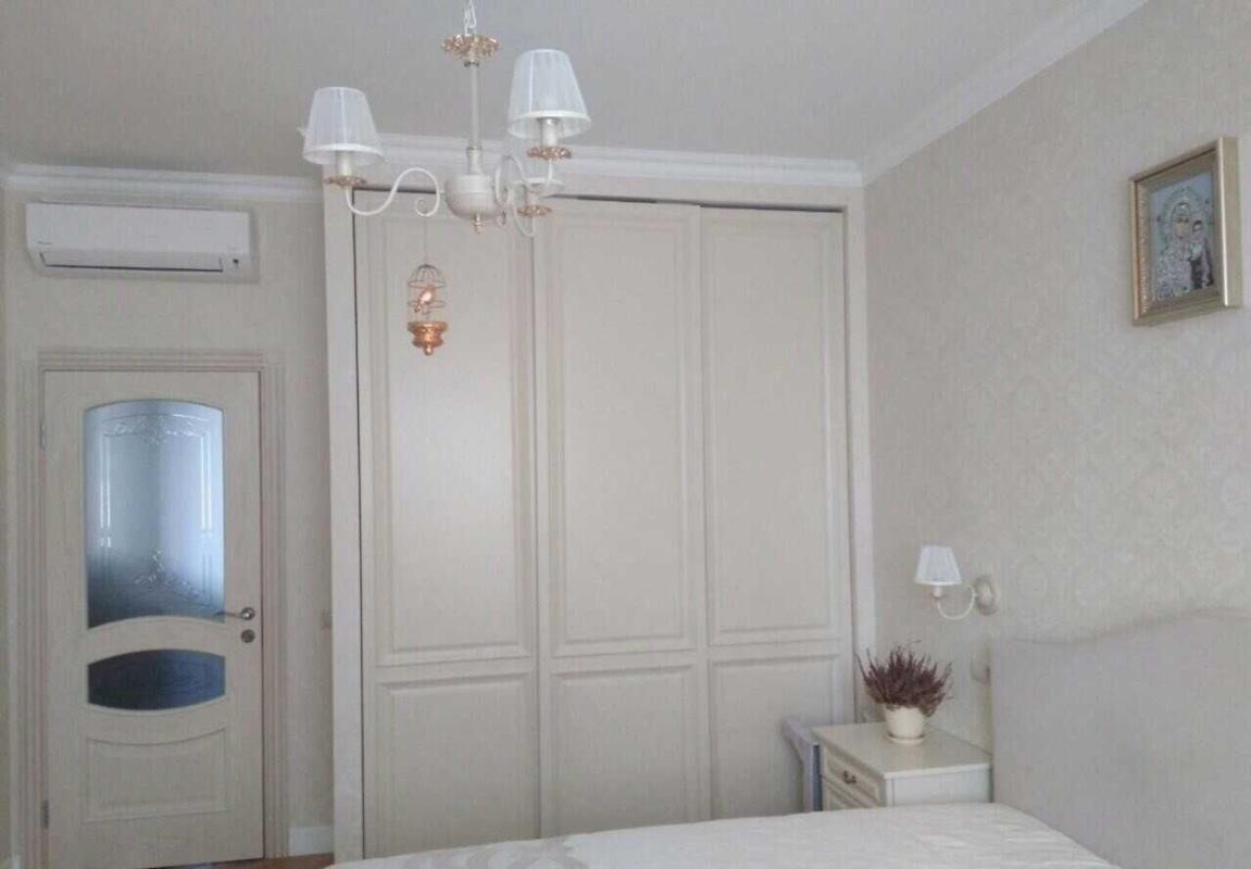 Продажа 2 комнатной квартиры 85 кв. м, Днепровская набережная 14б