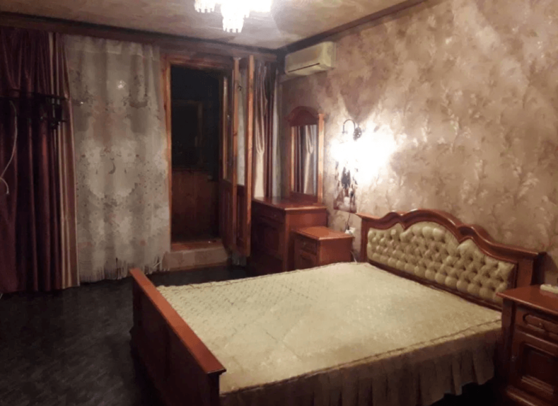 Long term rent 3 bedroom-(s) apartment Biblyka Street (2nd Pyatylitky Street) 2д