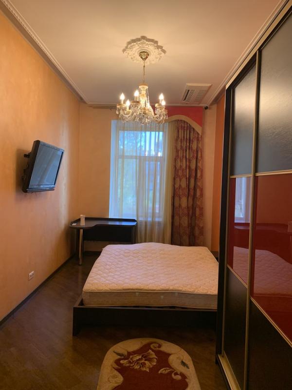 Long term rent 2 bedroom-(s) apartment Shota Rustaveli Street 32