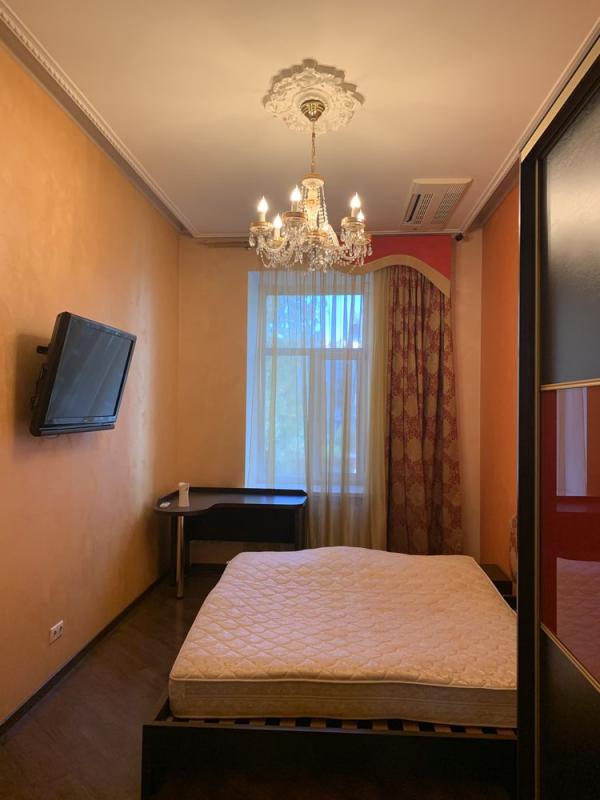 Long term rent 2 bedroom-(s) apartment Shota Rustaveli Street 32