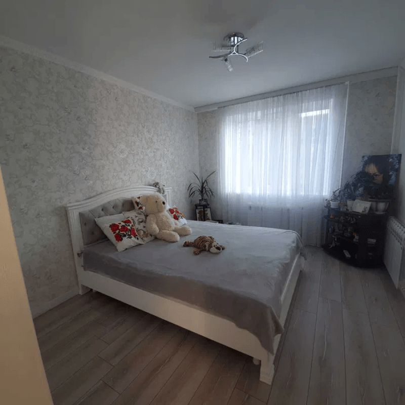 Продаж 3 кімнатної квартири 65 кв. м, Краснодарська вул. 171в