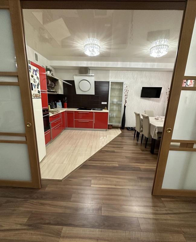 Sale 3 bedroom-(s) apartment 123 sq. m., Vernadskoho Street 1