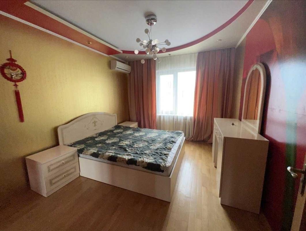 Long term rent 4 bedroom-(s) apartment Kharkivske Road 56