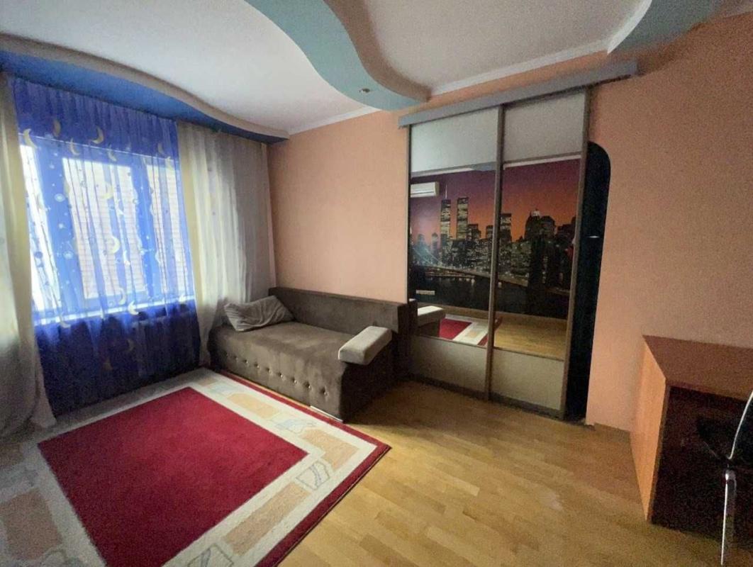 Long term rent 4 bedroom-(s) apartment Kharkivske Road 56