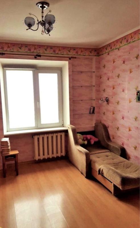 Продаж 3 кімнатної квартири 112 кв. м, Харківське шосе 56