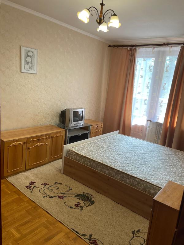 Долгосрочная аренда 3 комнатной квартиры Дмитра Коцюбайла ул. (Державинская) 2