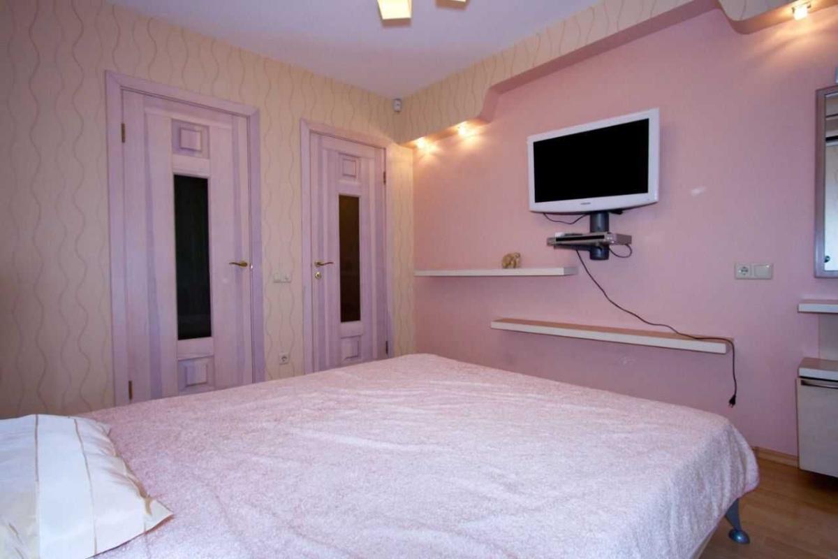 Sale 3 bedroom-(s) apartment 65 sq. m., Dniprovska Embarkment 7а