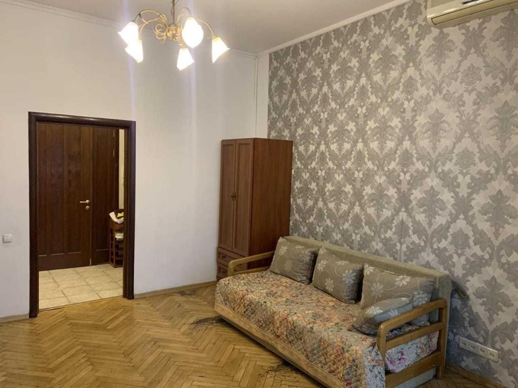 Продажа 2 комнатной квартиры 66 кв. м, Крещатик ул.