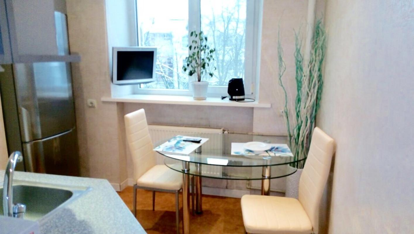 Long term rent 2 bedroom-(s) apartment Karazina Street 3/61
