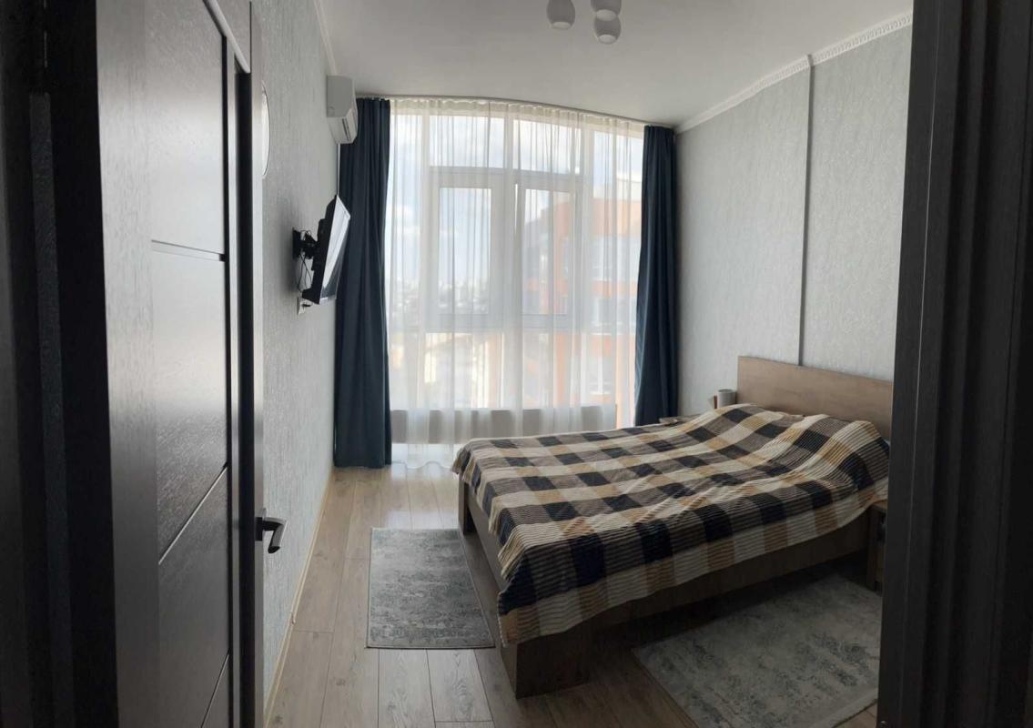 Sale 3 bedroom-(s) apartment 75 sq. m., Kakhovska Street 60