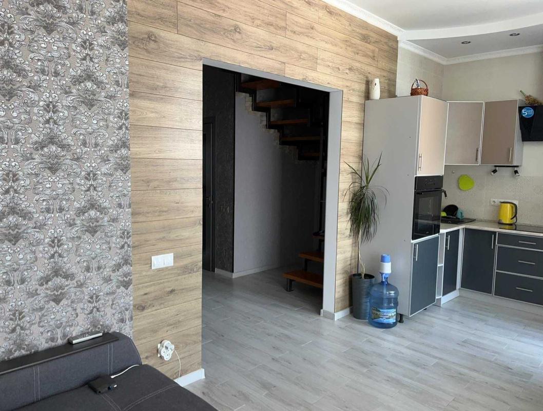 Sale 3 bedroom-(s) apartment 75 sq. m., Kakhovska Street 60