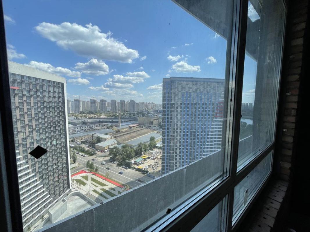 Продаж 3 кімнатної квартири 90 кв. м, Дніпровська набережна