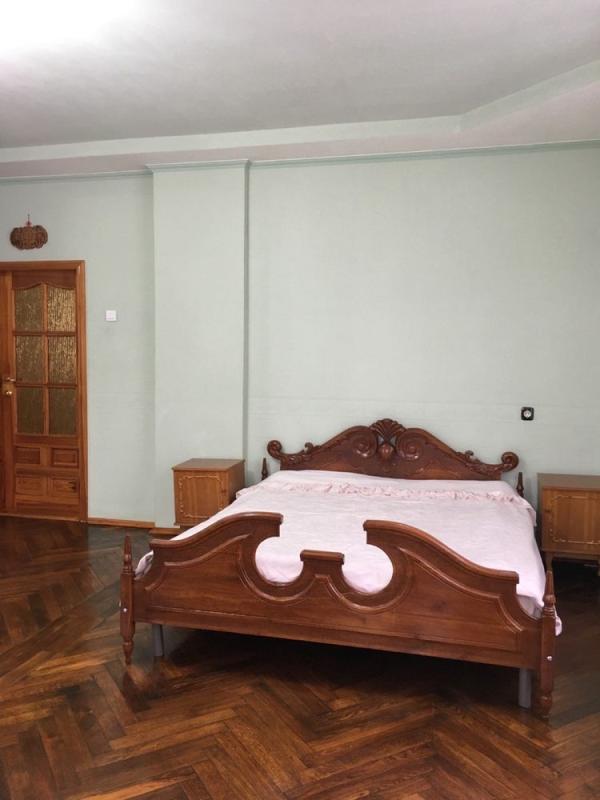 Long term rent 3 bedroom-(s) apartment Maksymilianivska Street (Olmynskoho Street) 8