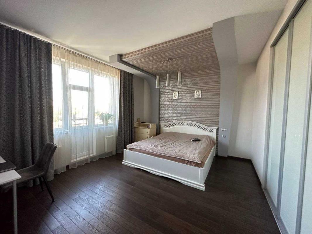 Sale 3 bedroom-(s) apartment 130 sq. m., Vasylia Tiutiunnyka Street (Anri Barbiusa Street) 37/1