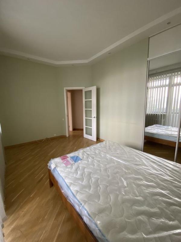 Long term rent 3 bedroom-(s) apartment Sumska Street 126