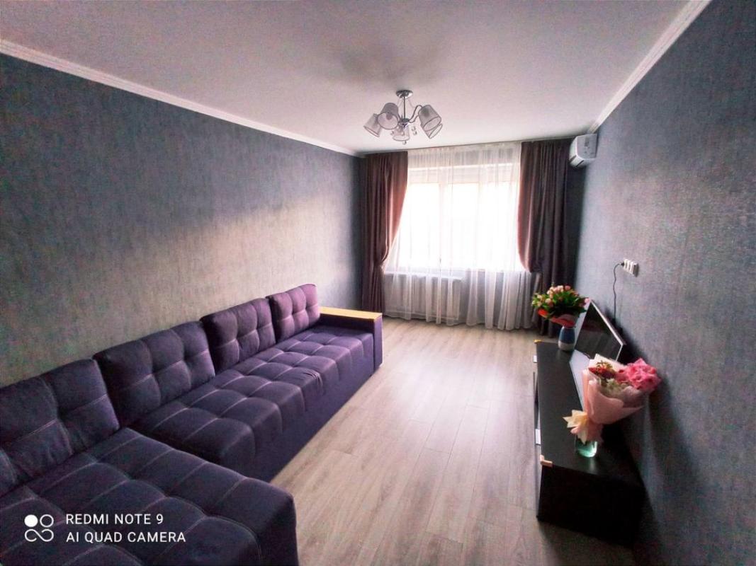 Продаж 3 кімнатної квартири 69 кв. м, Пантелеймона Куліша вул. (Челябінська) 19