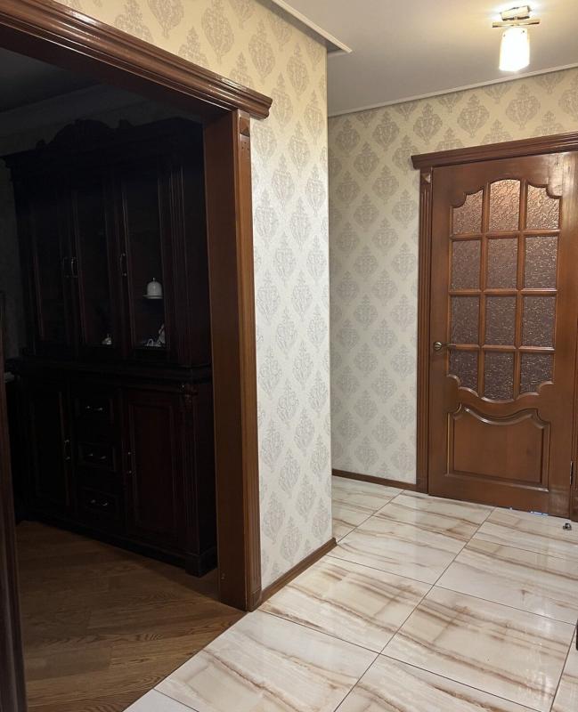 Продаж 3 кімнатної квартири 80 кв. м, Драгоманова вул. 5