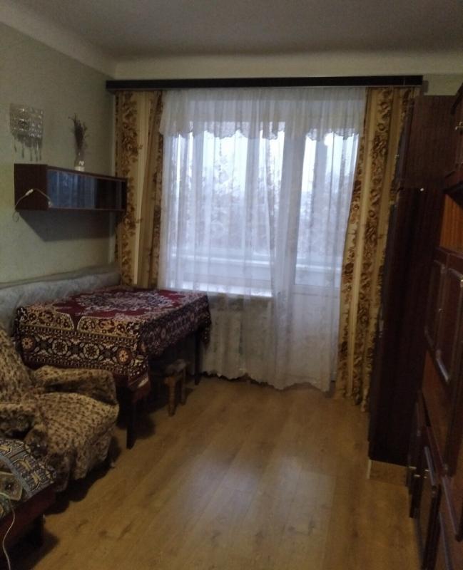 Продаж 3 кімнатної квартири 56 кв. м, Будівельників вул. 24