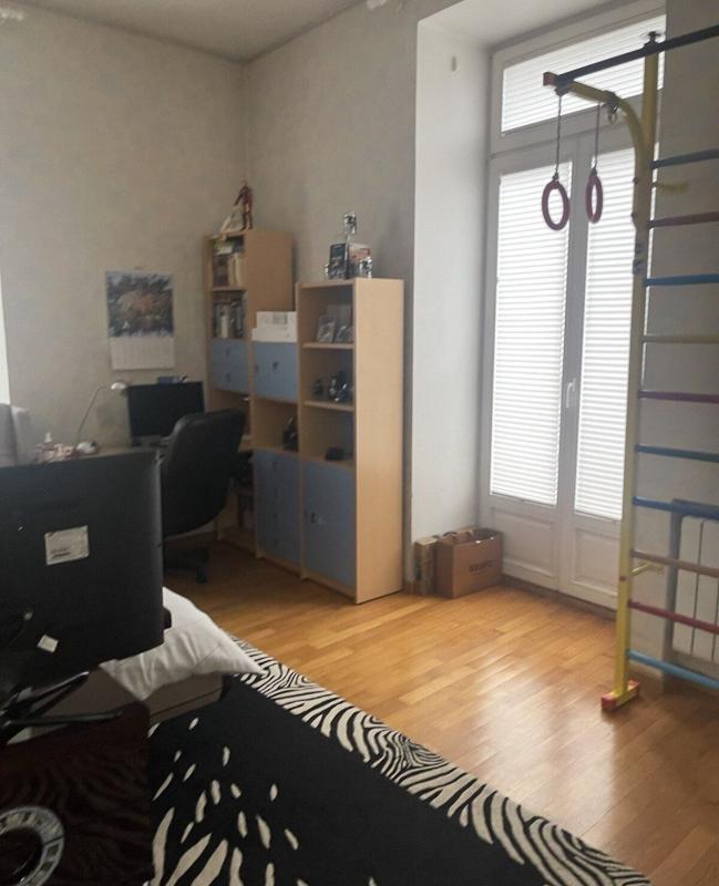 Long term rent 4 bedroom-(s) apartment Kostelna Street 4