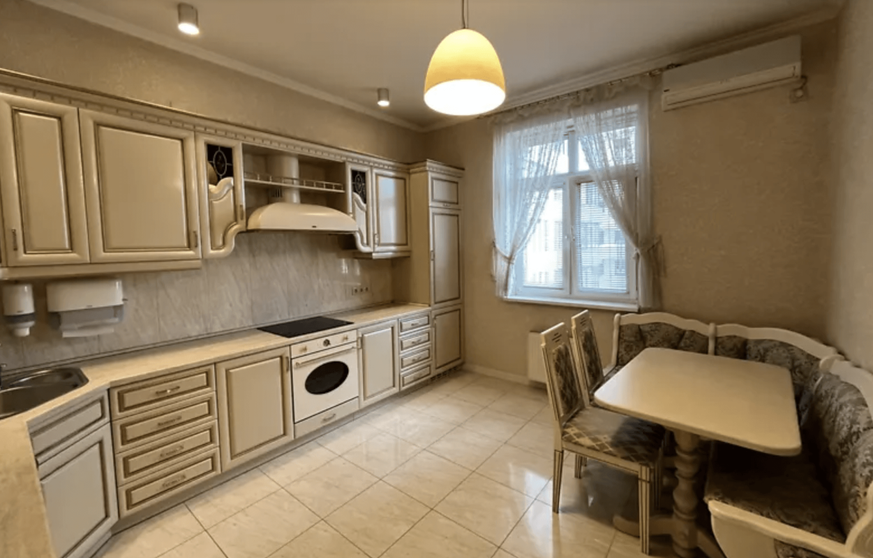 Sale 3 bedroom-(s) apartment 127 sq. m., Mykilsko-Slobidska Street 1а