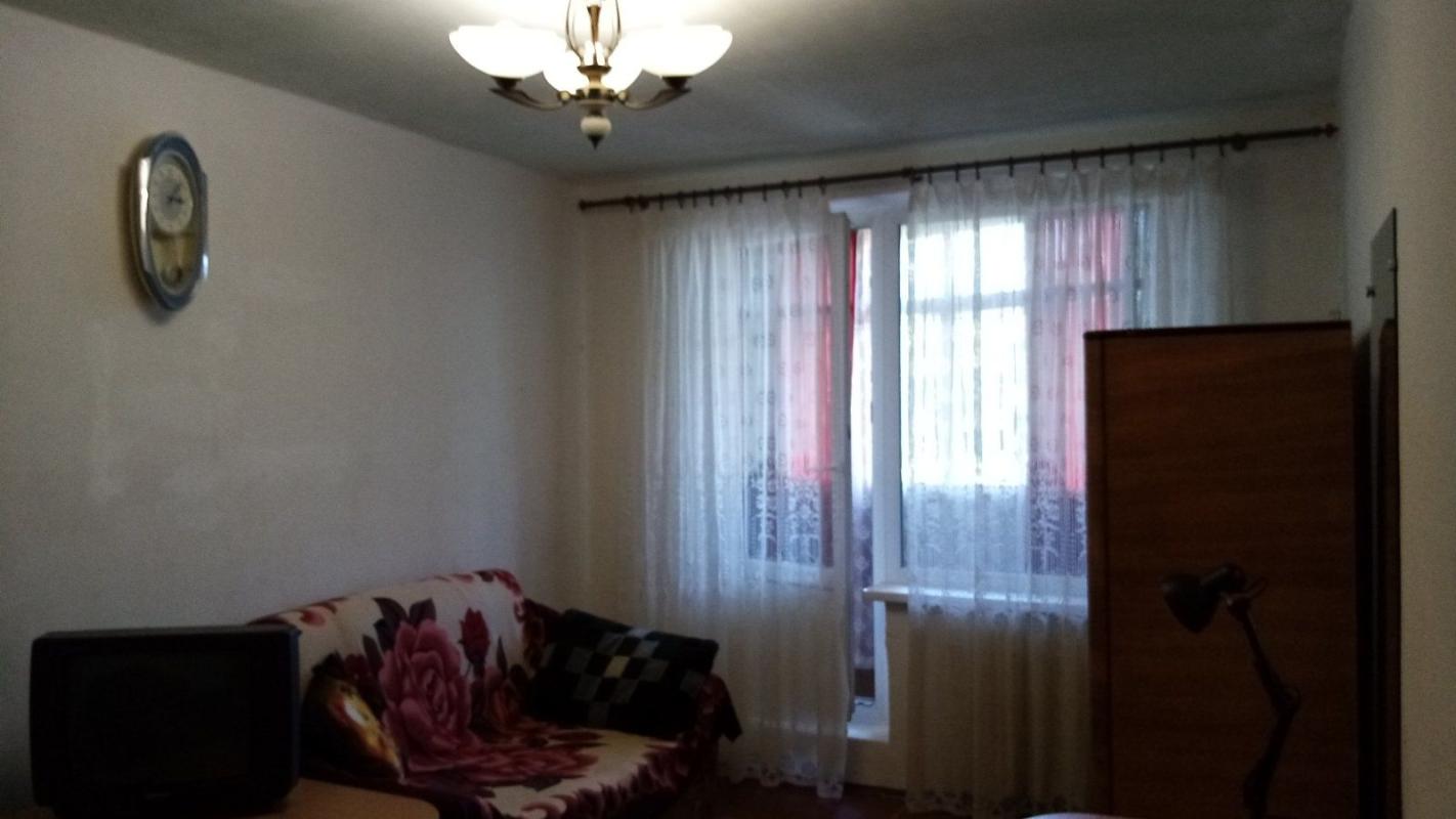 Продаж 1 кімнатної квартири 32 кв. м, Познанська вул. 8А